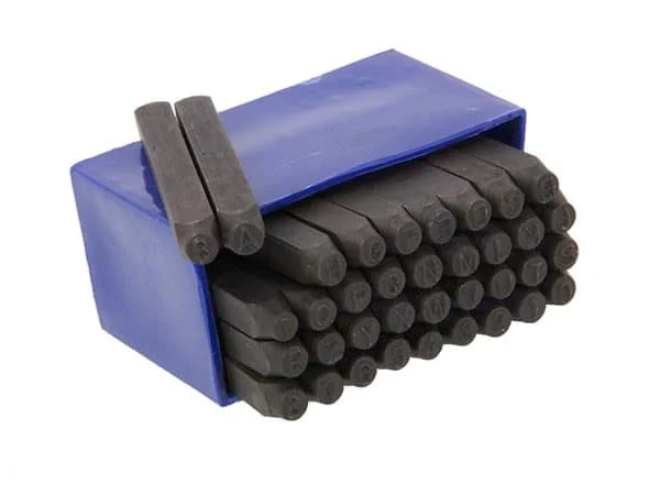 jeu de lettres et chiffres à frapper 4mm